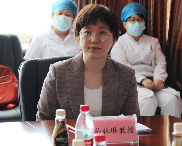 专家4.jpg